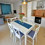 In With Sea View 度假居 *