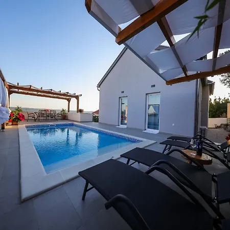 בית נופש In With Sea View מסלניקה