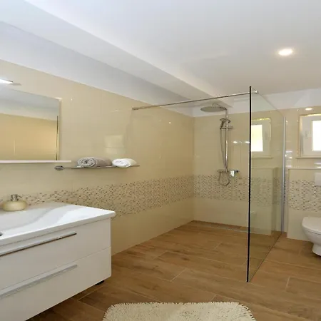 בית נופש In With Sea View מסלניקה