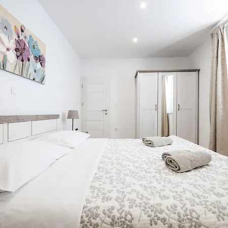 Lovely With Private Swimming Pool Holiday home *
